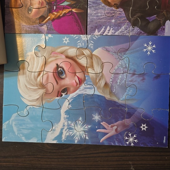 5 Disney Frozen Puzzles in Wooden Storage - Picture 4 of 7